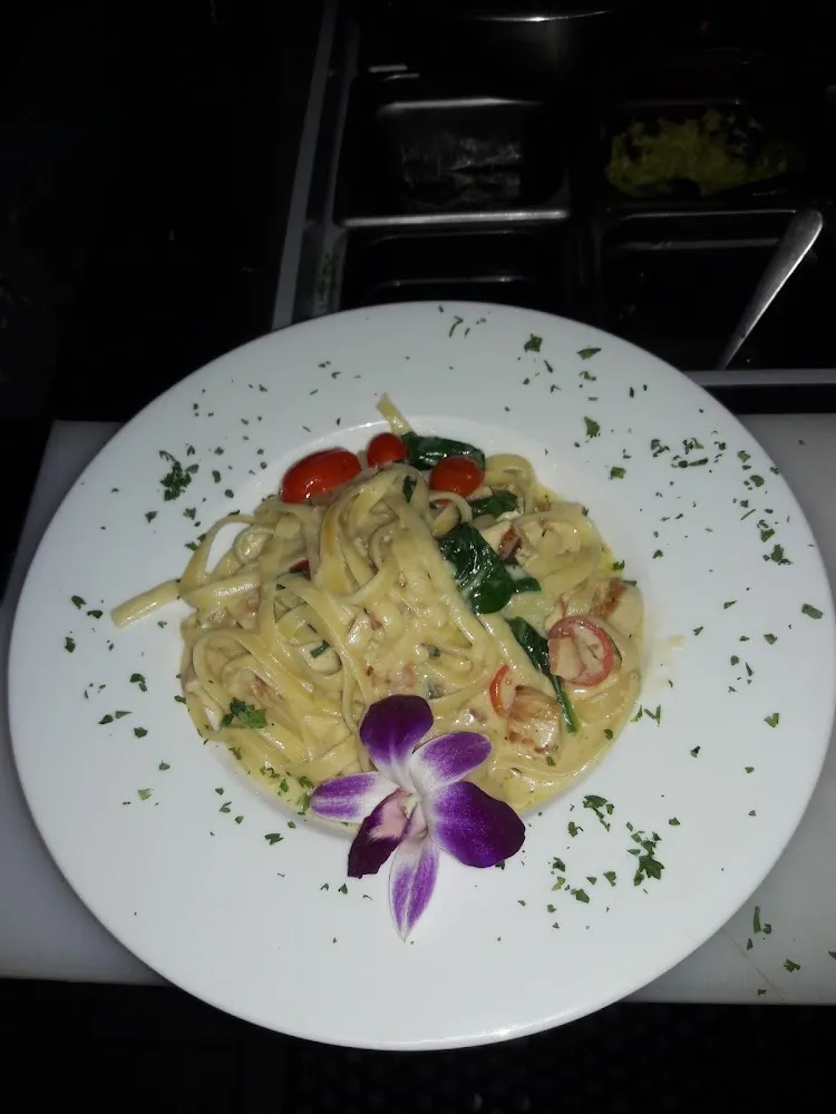 Chicken Fettuccine with Sauce Alfredo